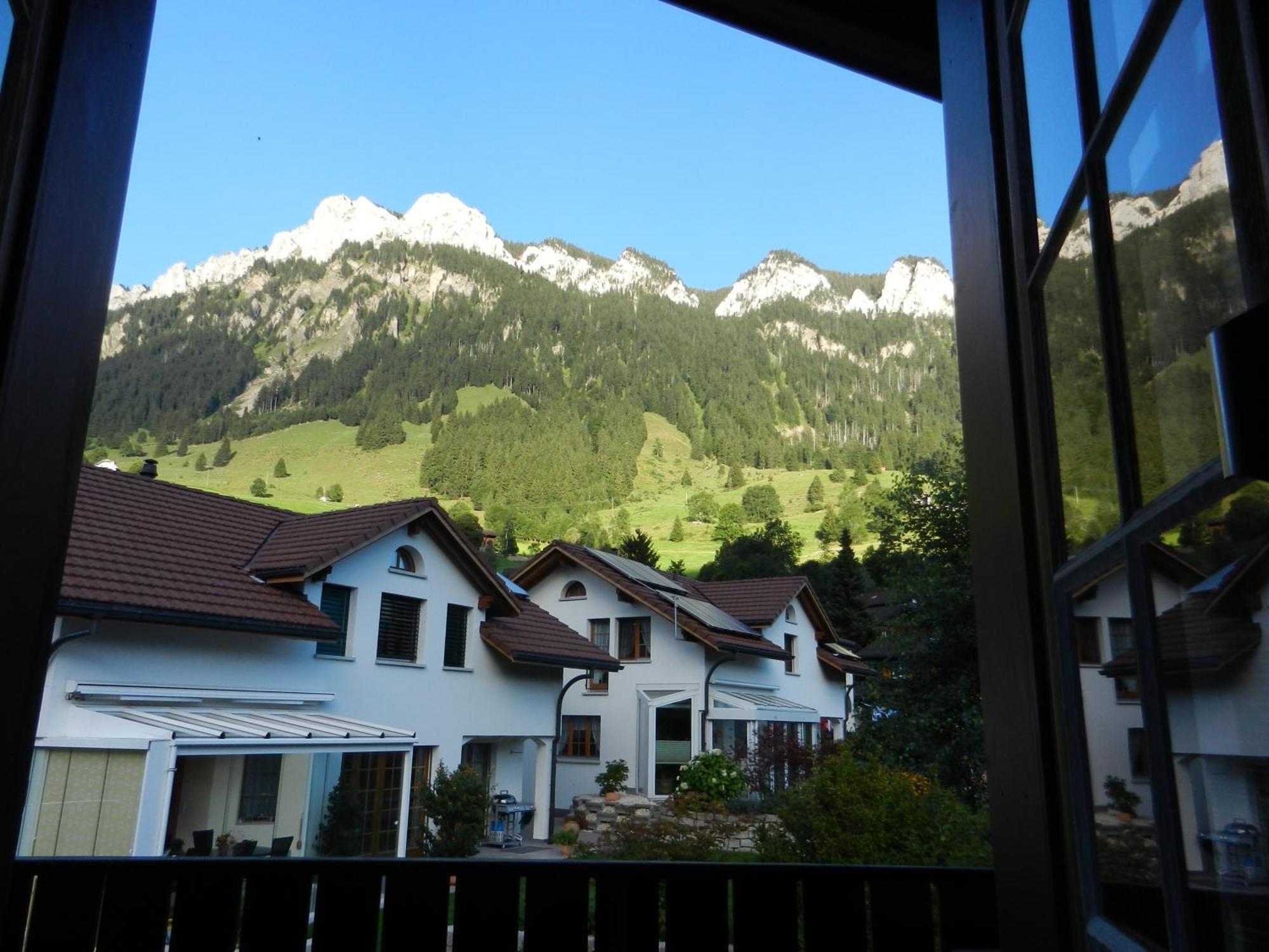 Apartmenthaus Kreuzbuche Fluehli ภายนอก รูปภาพ
